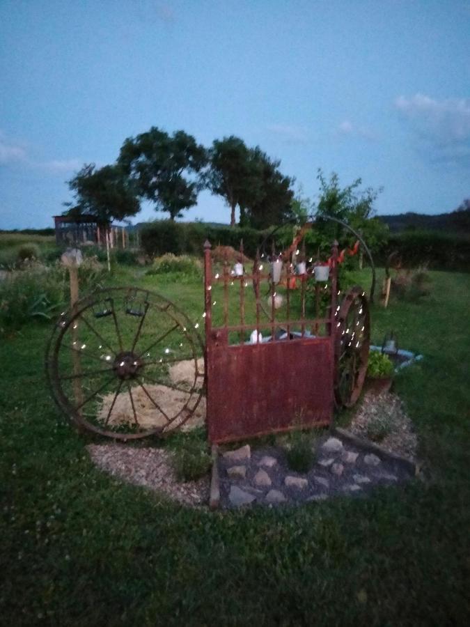La Brousse Kacha Acomodação com café da manhã Malleret-Boussac Exterior foto